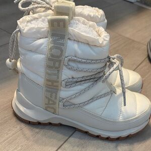 North Face winter boots size 6